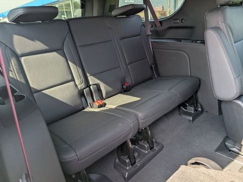 Used 2022 Chevrolet Suburban LT w/ Luxury Package AWD/4WD image 6