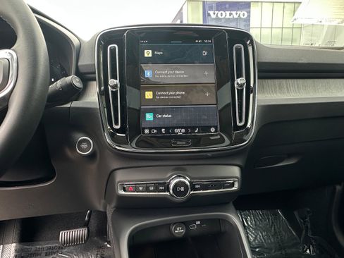 Certified 2024 Volvo XC40 B5 Ultimate w/ Protection Package Premier image 11