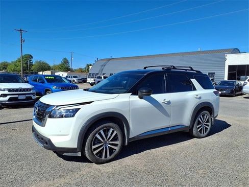 Used 2024 Nissan Pathfinder Platinum w/ Cargo Package image 24