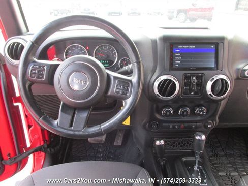 Used 2015 Jeep Wrangler Unlimited Sahara w/ Connectivity Group AWD/4WD image 17