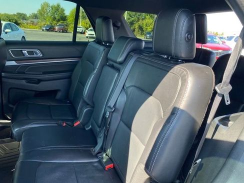 Used 2018 Ford Explorer Limited image 19