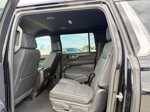 Used 2025 GMC Yukon XL Denali AWD/4WD image 6
