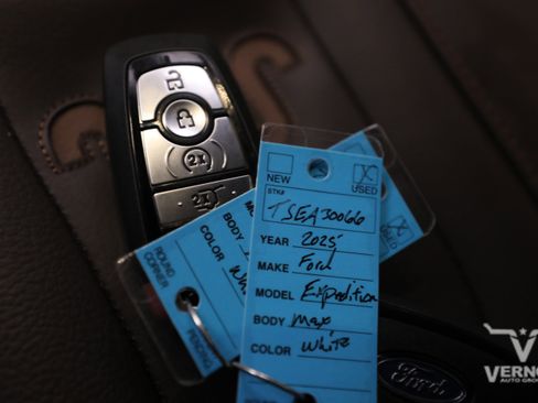 Used 2025 Ford Expedition Max King Ranch image 12