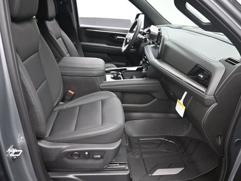 New 2026 Chevrolet Suburban LT w/ Comfort Package AWD/4WD image 7