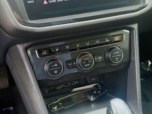 Used 2018 Volkswagen Tiguan SE FWD image 15