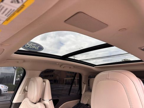 Used 2023 Lincoln Aviator Reserve w/ Equipment Group 201A image 6