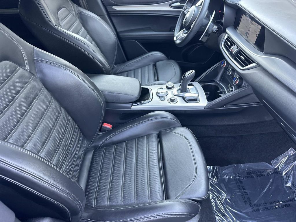 Used 2025 Alfa Romeo Stelvio Sprint AWD/4WD image 14