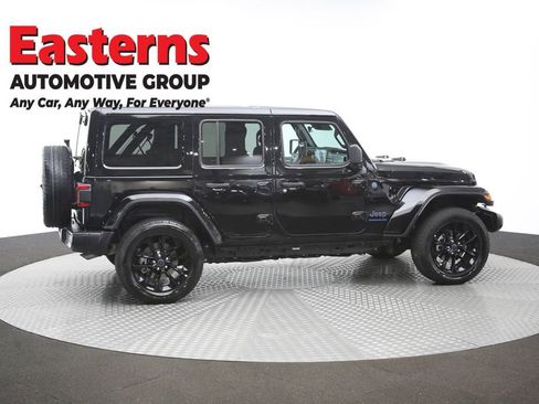 Used 2025 Jeep Wrangler Unlimited Sahara w/ Safety Group AWD/4WD image 43