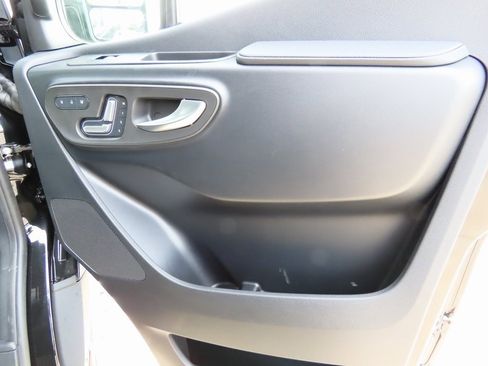 Used 2024 Mercedes-Benz Sprinter 2500 image 38