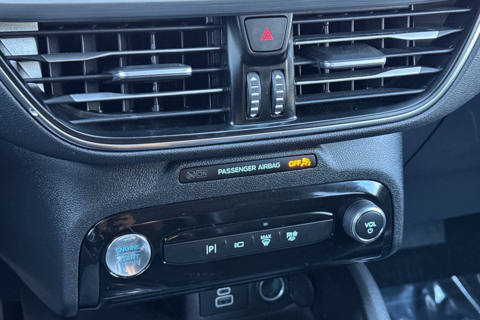 Used 2025 Ford Escape SE w/ PHEV Premium Package FWD image 22