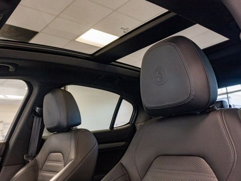 Used 2022 Alfa Romeo Stelvio Veloce image 22