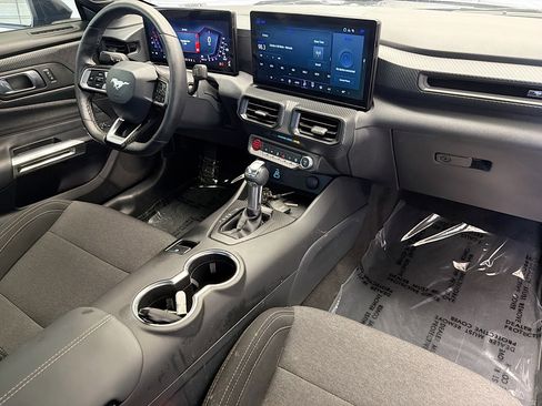 Used 2025 Ford Mustang Coupe image 12