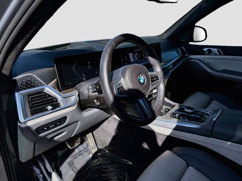 Used 2024 BMW X7 xDrive40i w/ Executive Package AWD/4WD image 9