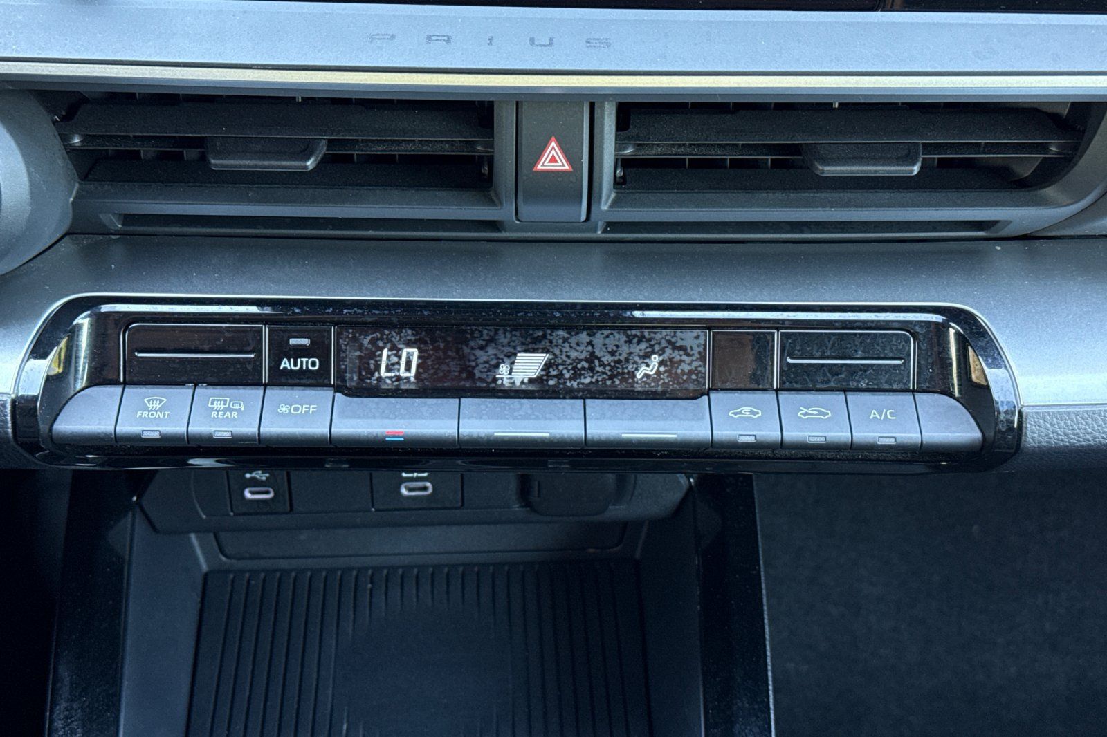 Used 2025 Toyota Prius LE FWD image 24