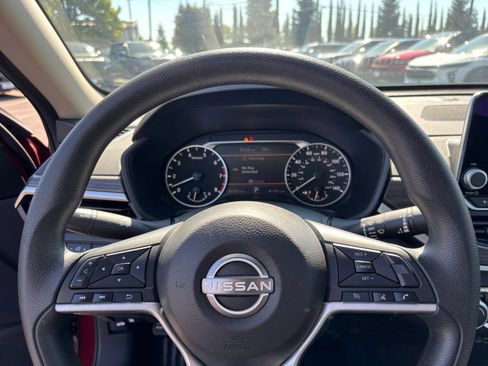 Used 2025 Nissan Altima 2.5 SV FWD image 28