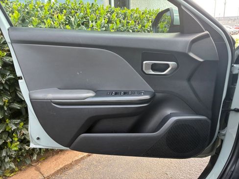 Used 2025 Kia K4 LXS image 18