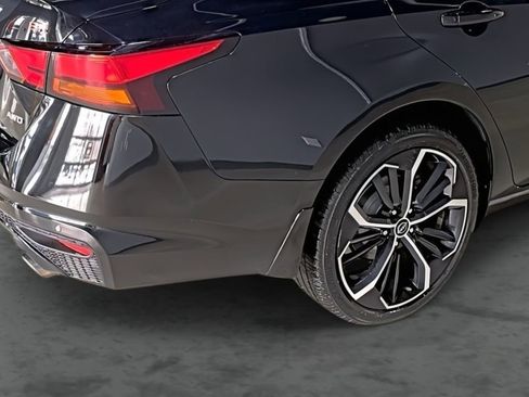 Used 2024 Nissan Altima 2.5 SR image 12