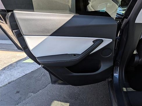 Used 2022 Tesla Model Y Performance AWD/4WD image 23
