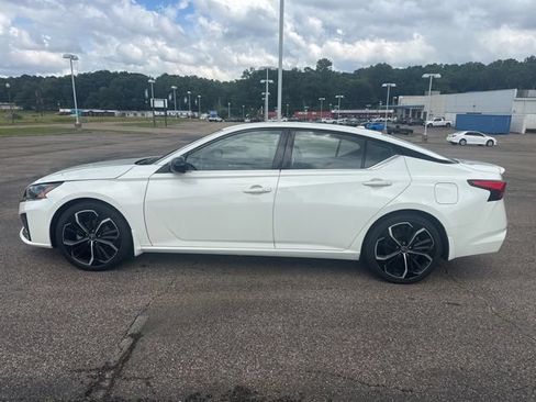 Used 2023 Nissan Altima 2.5 SR FWD image 7