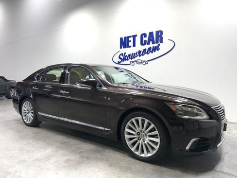 Used 2013 Lexus LS 460 w/ Ultra Luxury Pkg RWD image 3