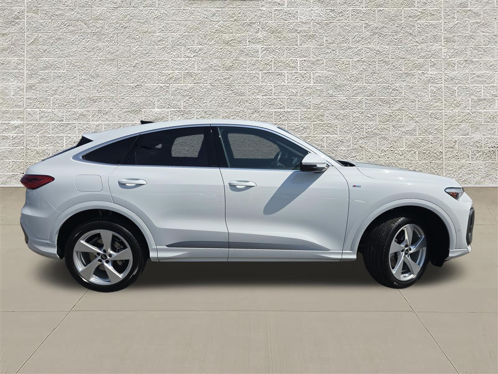Certified 2025 Audi Q5 Premium Plus w/ Premium Plus AWD/4WD image 8