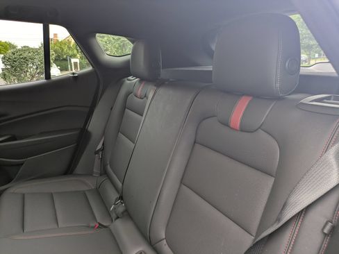 Used 2024 Chevrolet Trax RS w/ Sunroof Package FWD image 13