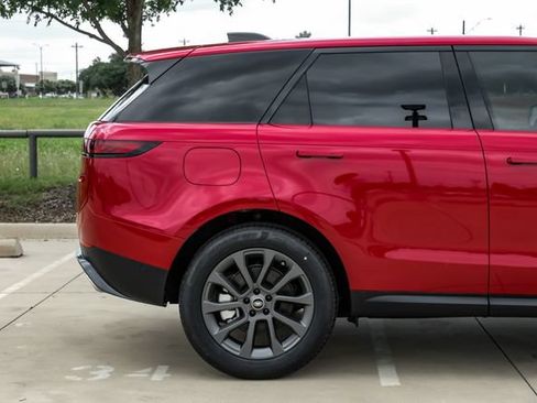 Used 2025 Land Rover Range Rover Sport AWD/4WD image 8