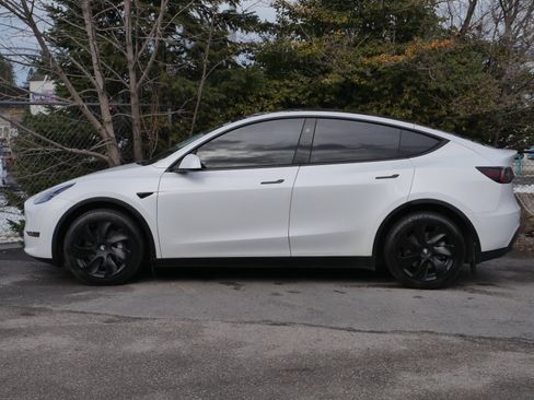 Used 2023 Tesla Model Y Long Range image 8