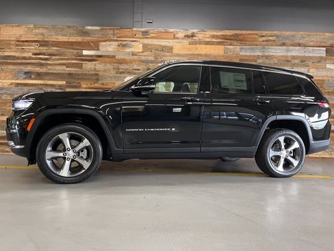New 2025 Jeep Grand Cherokee L Limited image 18