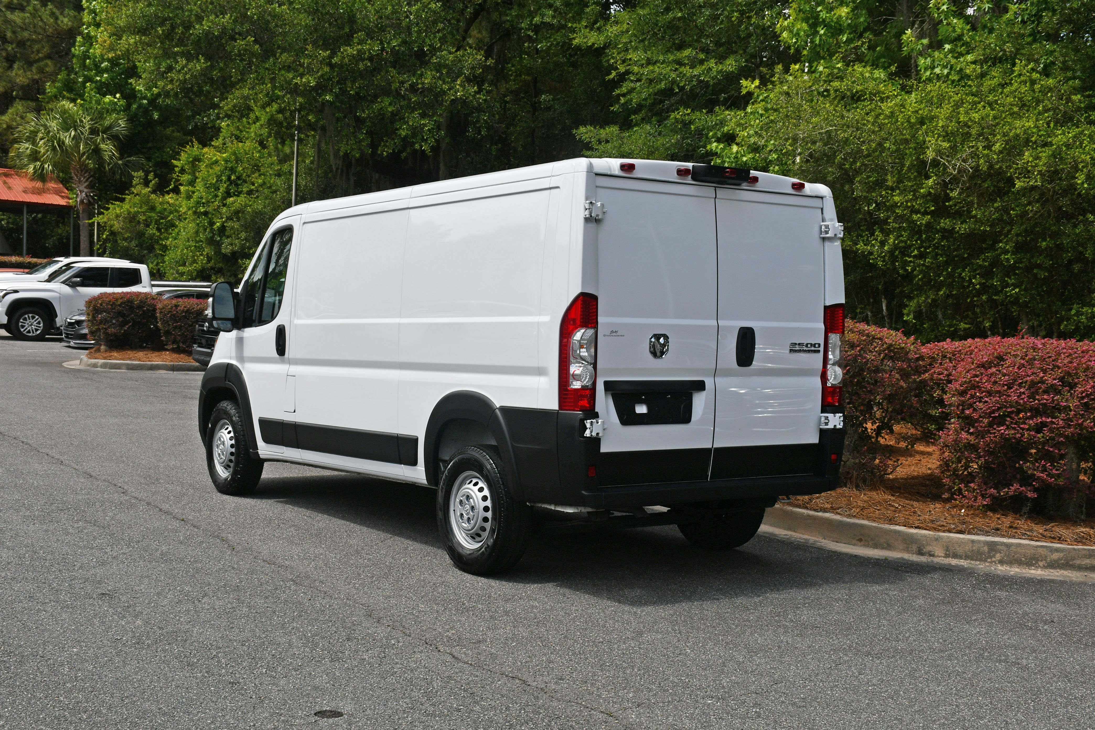 Used 2025 RAM ProMaster 2500 w/ Convenience Group FWD image 3