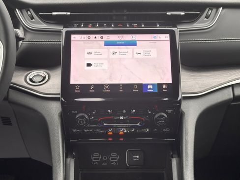 Used 2023 Jeep Grand Cherokee Limited w/ Luxury Tech Group II image 13