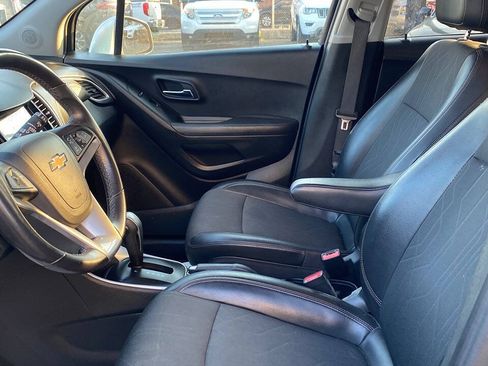 Used 2019 Chevrolet Trax LT w/ LT Convenience Package FWD image 22