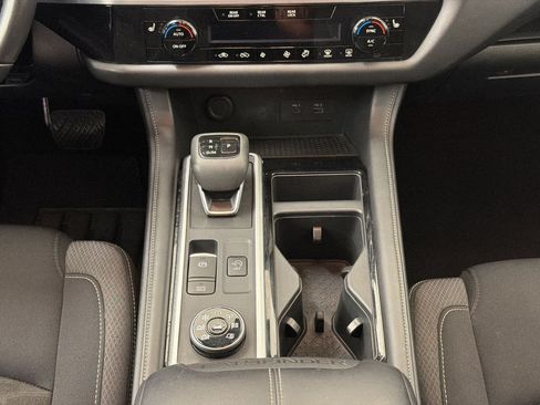 Used 2025 Nissan Pathfinder SV AWD/4WD image 18