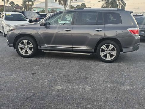 Used 2013 Toyota Highlander Limited image 2