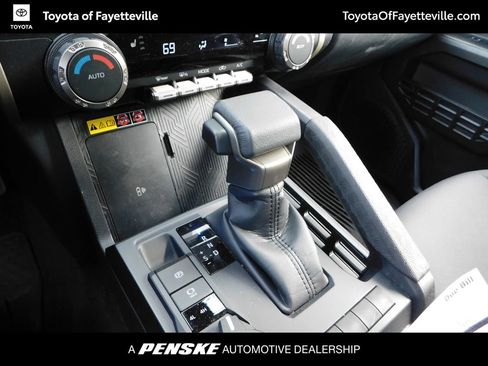 Used 2025 Toyota Tacoma SR5 AWD/4WD image 12
