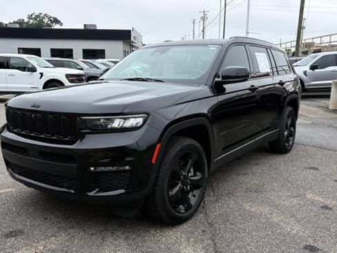 Used 2022 Jeep Grand Cherokee L Limited w/ Luxury Tech Group II AWD/4WD image 2