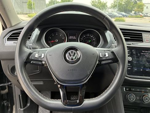 Used 2021 Volkswagen Tiguan SE w/ Panoramic Sunroof Package FWD image 14