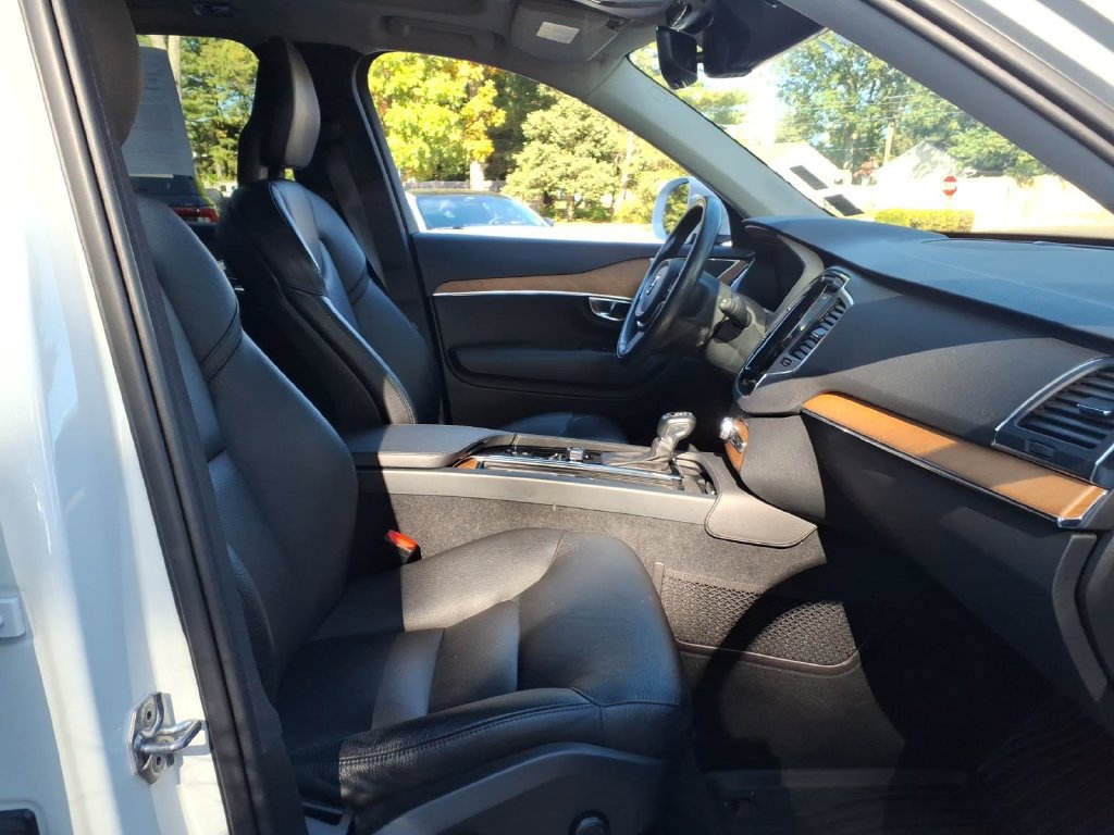 Used 2021 Volvo XC90 T6 Momentum w/ Protection Package Premier AWD/4WD image 10