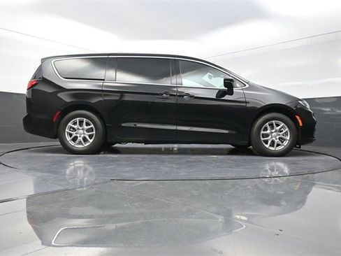 New 2026 Chrysler Pacifica Select image 24