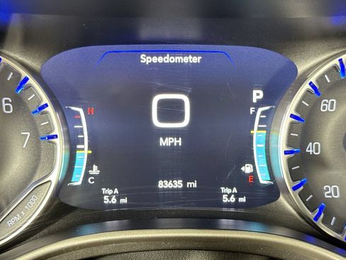 Used 2023 Chrysler Pacifica Touring-L FWD image 27
