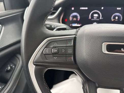 Used 2023 Jeep Grand Cherokee Laredo image 22