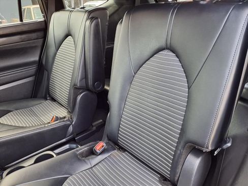 Used 2024 Toyota Highlander XSE image 10