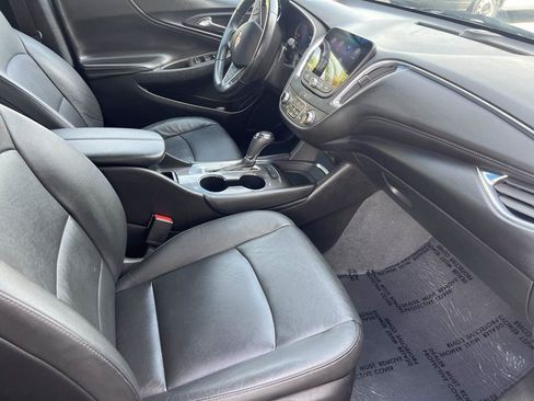 Used 2019 Chevrolet Malibu LT w/ Leather Package FWD image 16