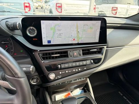 Used 2025 Lexus ES 350 w/ Accessory Package (Z2) FWD image 3