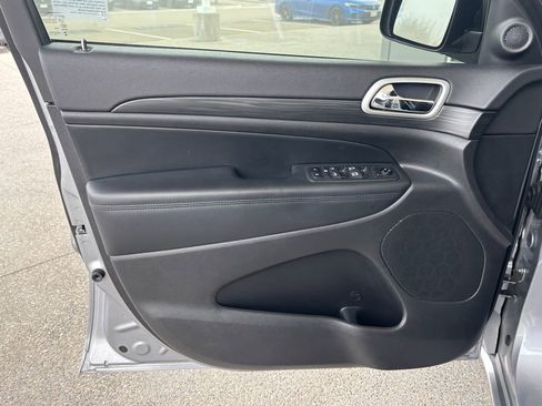 Used 2021 Jeep Grand Cherokee Laredo X image 24