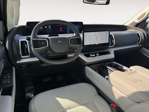 Certified 2025 Ford Expedition Active image 15