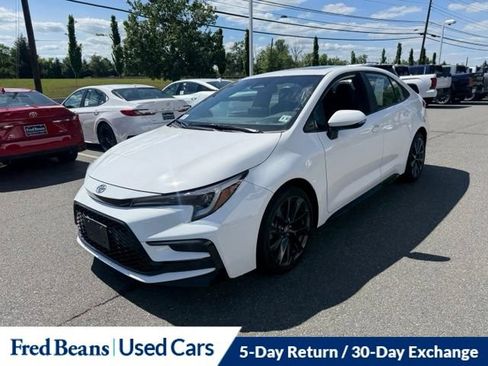Used 2025 Toyota Corolla SE w/ SE Premium Package FWD image 23