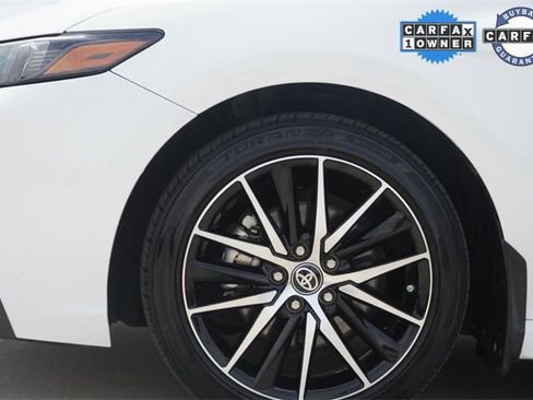 Used 2024 Toyota Camry SE image 5