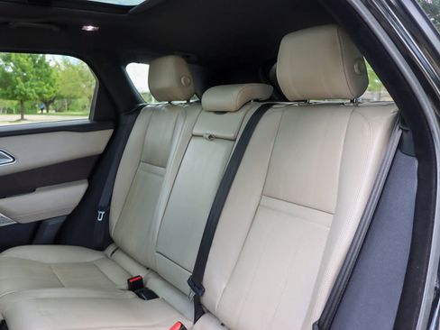 Used 2018 Land Rover Range Rover Velar R-Dynamic SE image 17