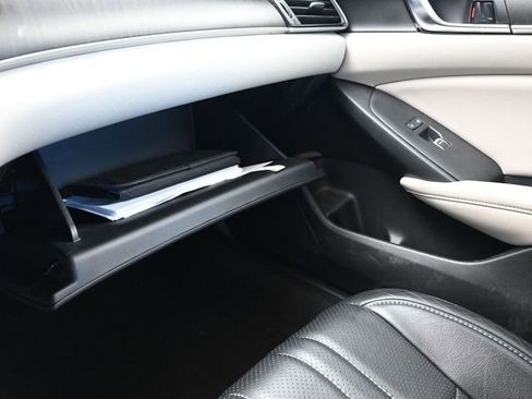 Used 2018 Honda Accord EX image 29